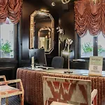 Hotiday Collection - Arc De Triomphe Hotel Paris