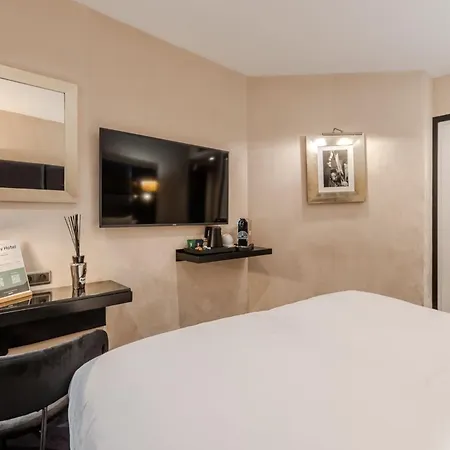 Hotiday Collection - Arc De Triomphe Hotel Paris