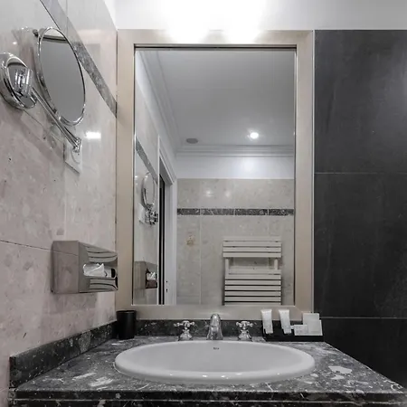 Hotiday Collection - Arc De Triomphe Otel