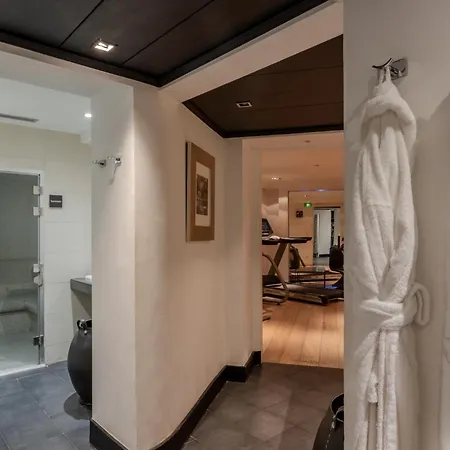 Hotiday Collection - Arc De Triomphe 4* Paris