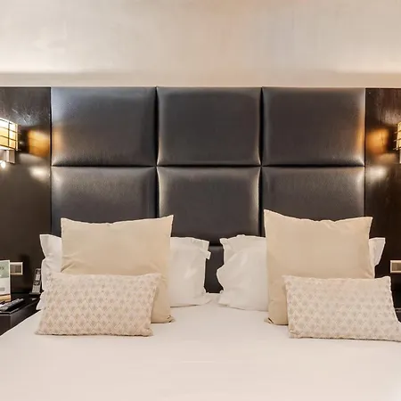 Hotel Hotiday Collection - Arc De Triomphe 4*