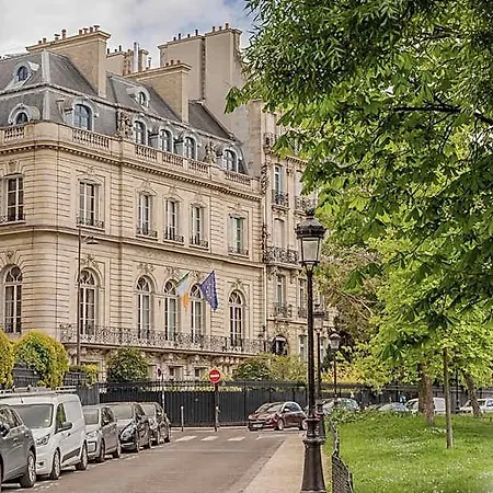 Hotiday Collection - Arc De Triomphe Hotel 4*