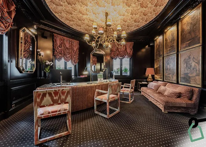 Hotiday Collection - Arc De Triomphe Hotel 4*