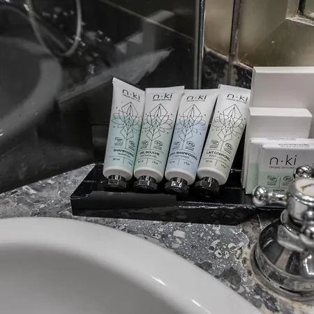 Hotiday Collection - Arc De Triomphe מלון 4*
