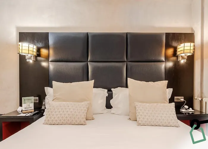 Hotel Hotiday Collection - Arc De Triomphe 4*